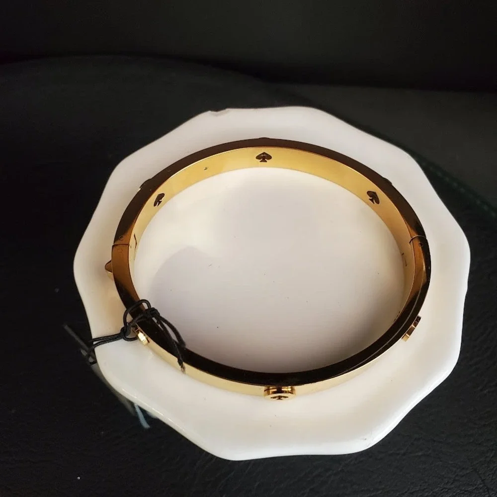 Kate Spade New York Spot the Spade Cut Out Hinged Bangle Gold Plate NWT - Picture 3 of 9